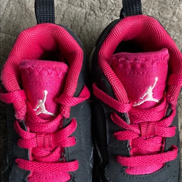 Jordan Kids Black and Pink Sneakers Size 6C - Picture 5 of 10